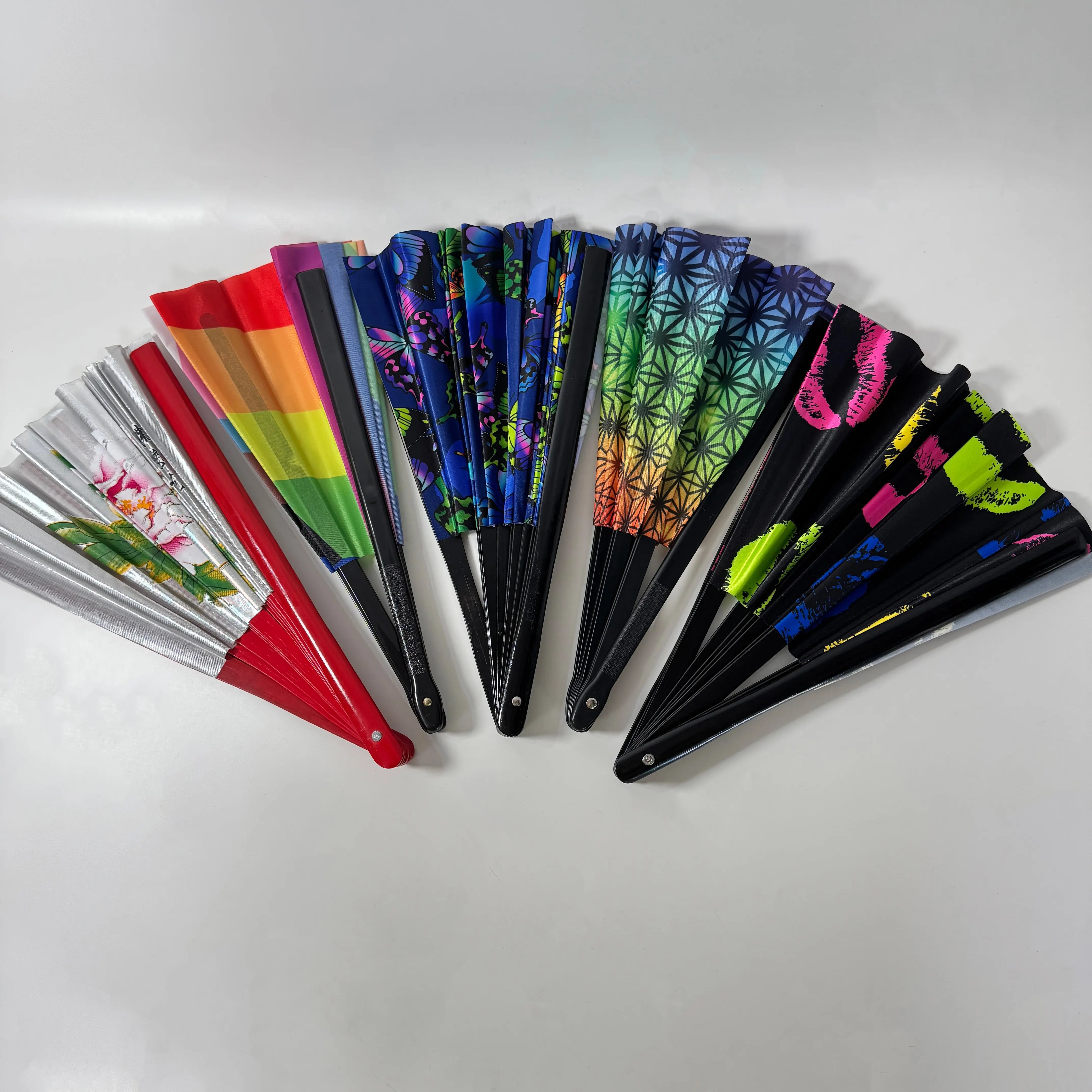 Set of 5 clacking fans, perfect as dance props for raves, line dancing, and routines like “Boots on the Ground”.